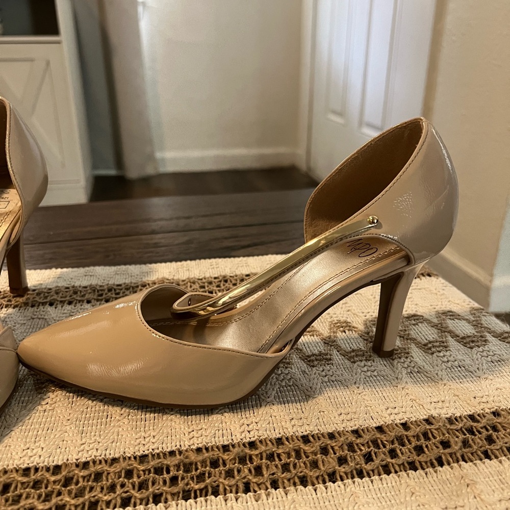 Impo Women's Taupe Patent Heels - Picture 2 of 4